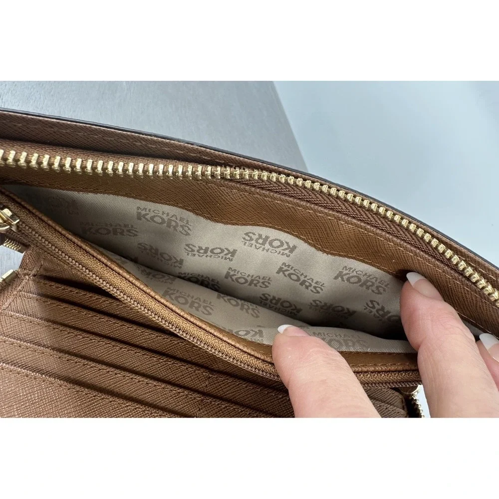 Michael Kors Hamilton Traveler  Zip Around Wallet  Brown Classic - Picture 7 of 10